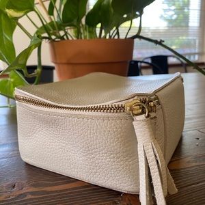 Leather Cuyana jewelry case